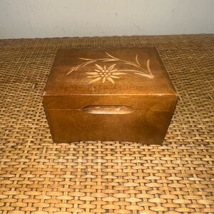 Vintage Reuge 4” Black Forest Music Box Hand carved Edelweiss Flower Brown Boho